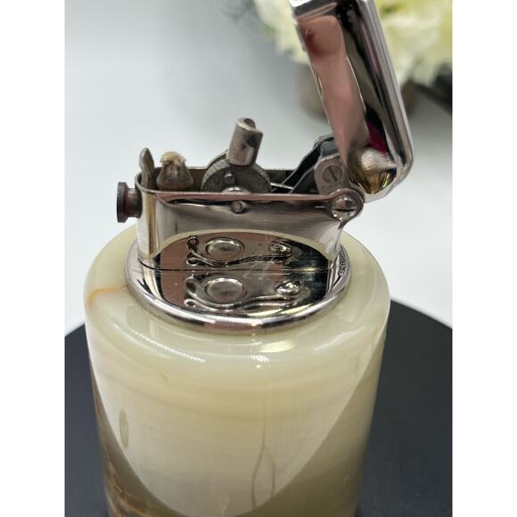 Theron’s Vintage Polished Banded Agate Onyx Chrome Table Lighter Double Claw - Picture 11 of 12